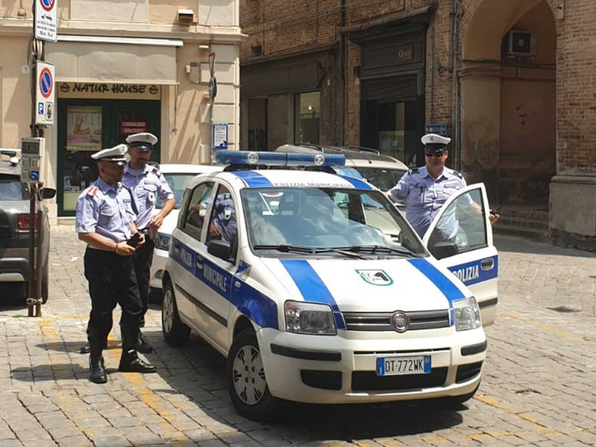 Una pattuglia della polizia Locale